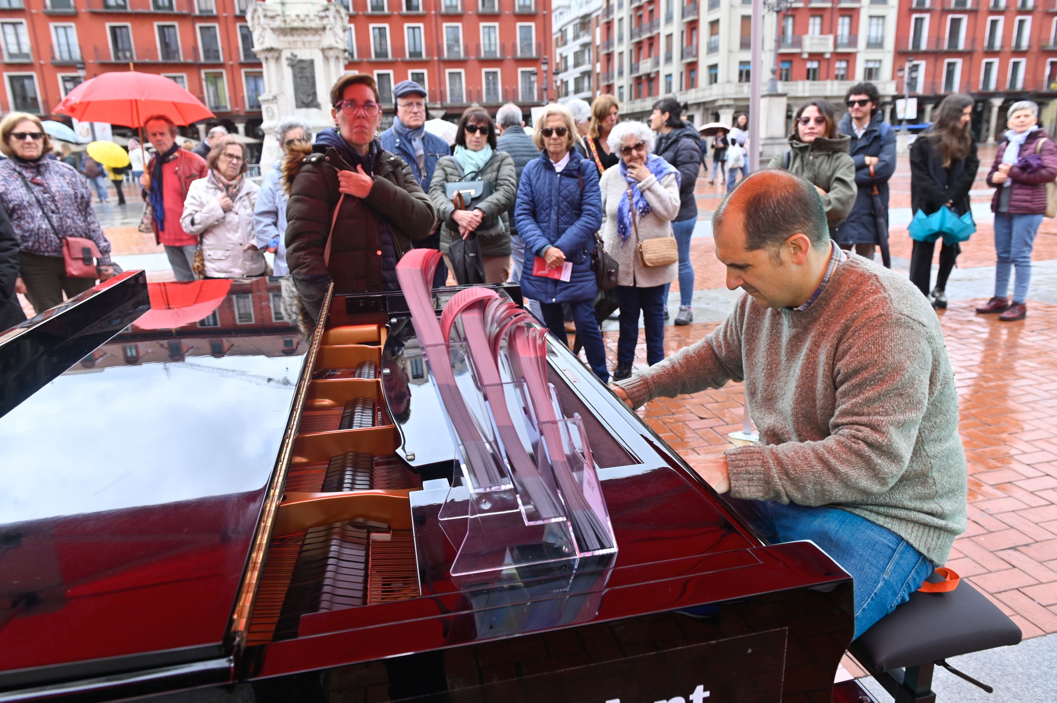 El centro de Valladolid se llena de pianos, en imágenes