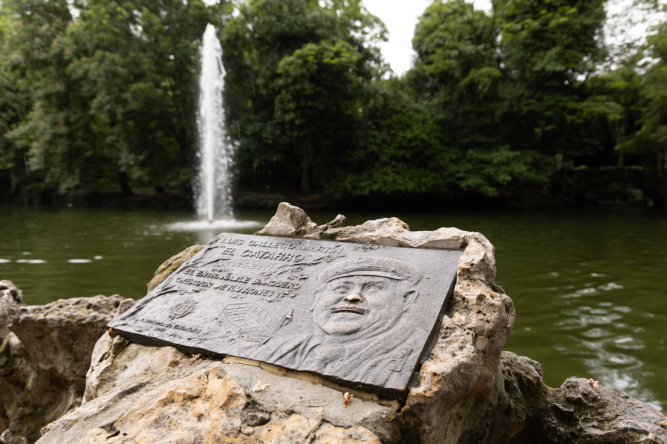 La placa que recuerda, desde el 30 de octubre de 2012, a Luis Gallego Martín 'El catarro'