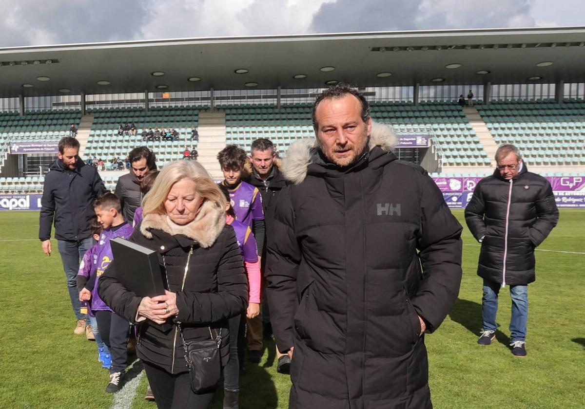 José David Nieto, con su familia, en el homenaje a su padre, el pasado 31 de marzo en La Balastera.