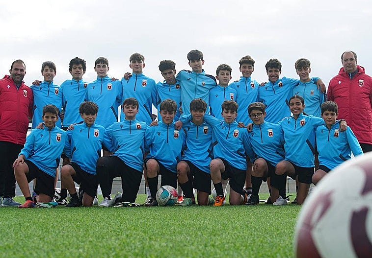 Jugadores y entrenadores del Villanubla Juvenil.