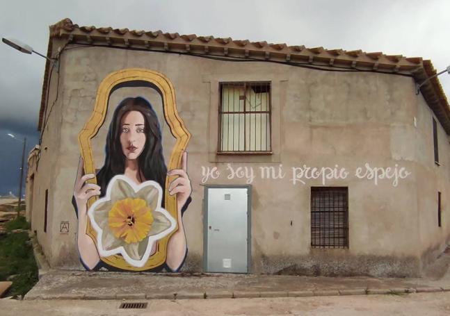 Exterior de una casa pintado por el artista toresano en Benafarces (Valladolid).