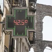 Un termómetro a pie de calle marca 42,5 grados el pasado mes de agosto, en una de las olas de calor que sufrió Segovia.