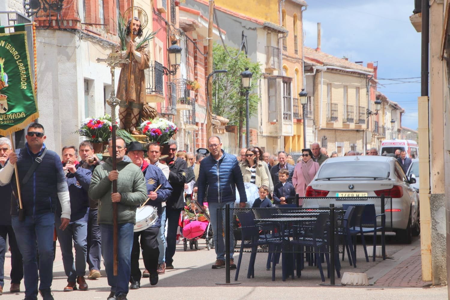 Torquemada, fiel a la tradición con la hoguera y la ofrenda a San Isidro