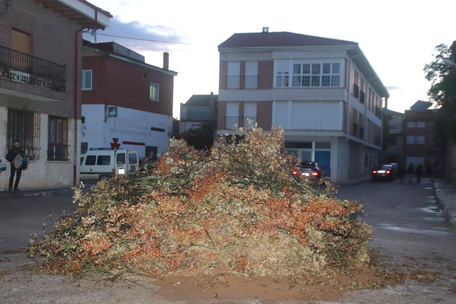 Torquemada, fiel a la tradición con la hoguera y la ofrenda a San Isidro