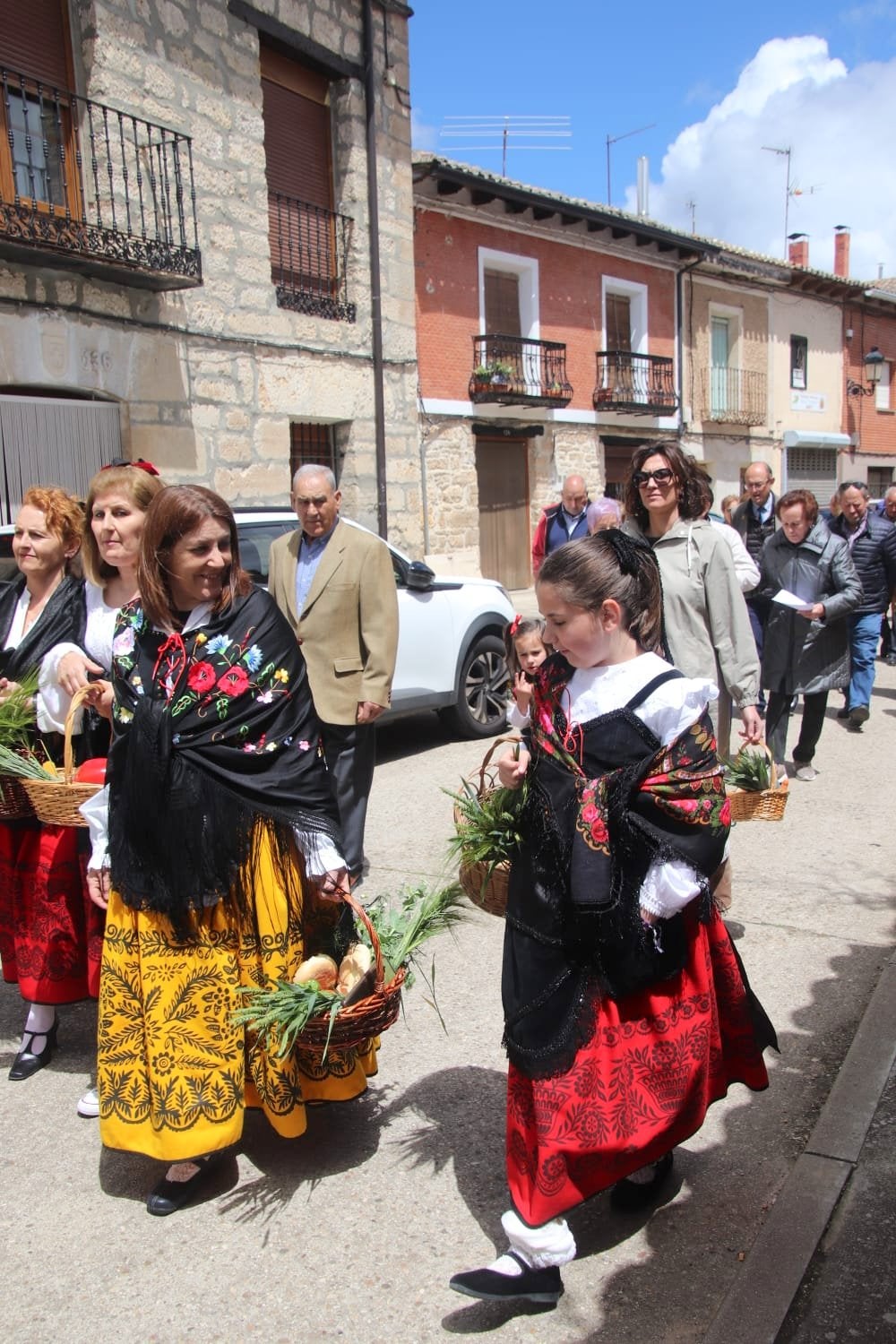 Torquemada, fiel a la tradición con la hoguera y la ofrenda a San Isidro