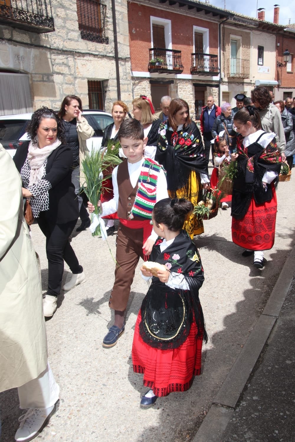 Torquemada, fiel a la tradición con la hoguera y la ofrenda a San Isidro