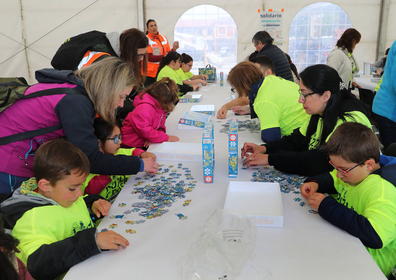 Puzles y caminata solidaria en Paredes de Nava