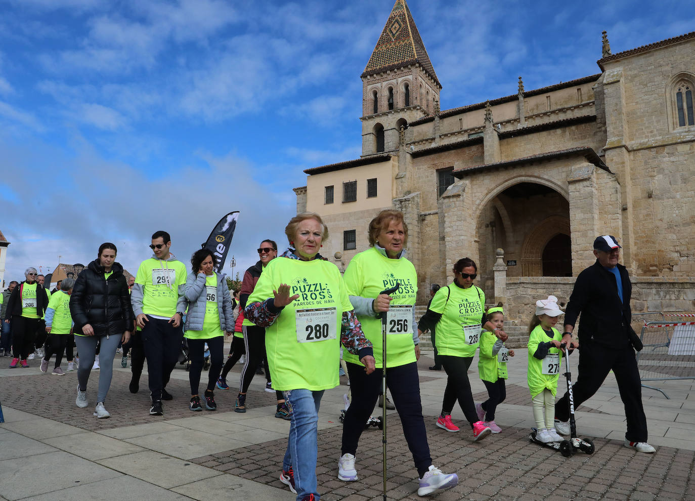 Puzles y caminata solidaria en Paredes de Nava