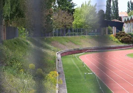 Talud donde se construirá el módulo cubierto de atletismo de Segovia.