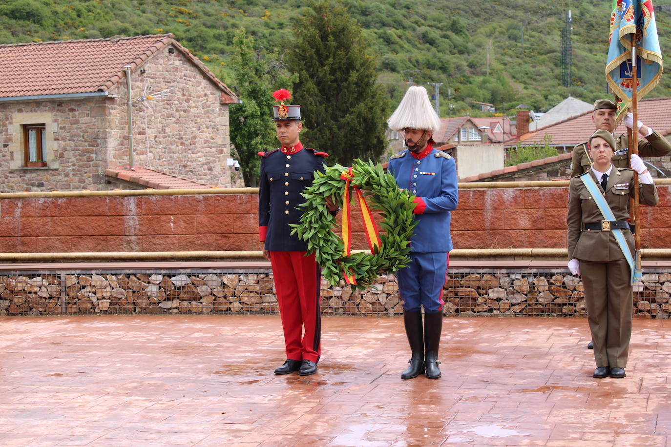 Brañosera rinde homenaje a la bandera de España