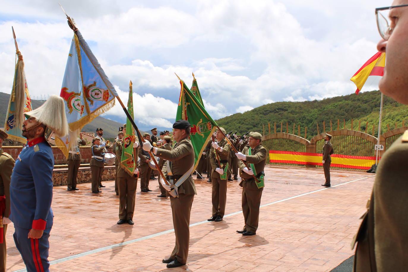 Brañosera rinde homenaje a la bandera de España