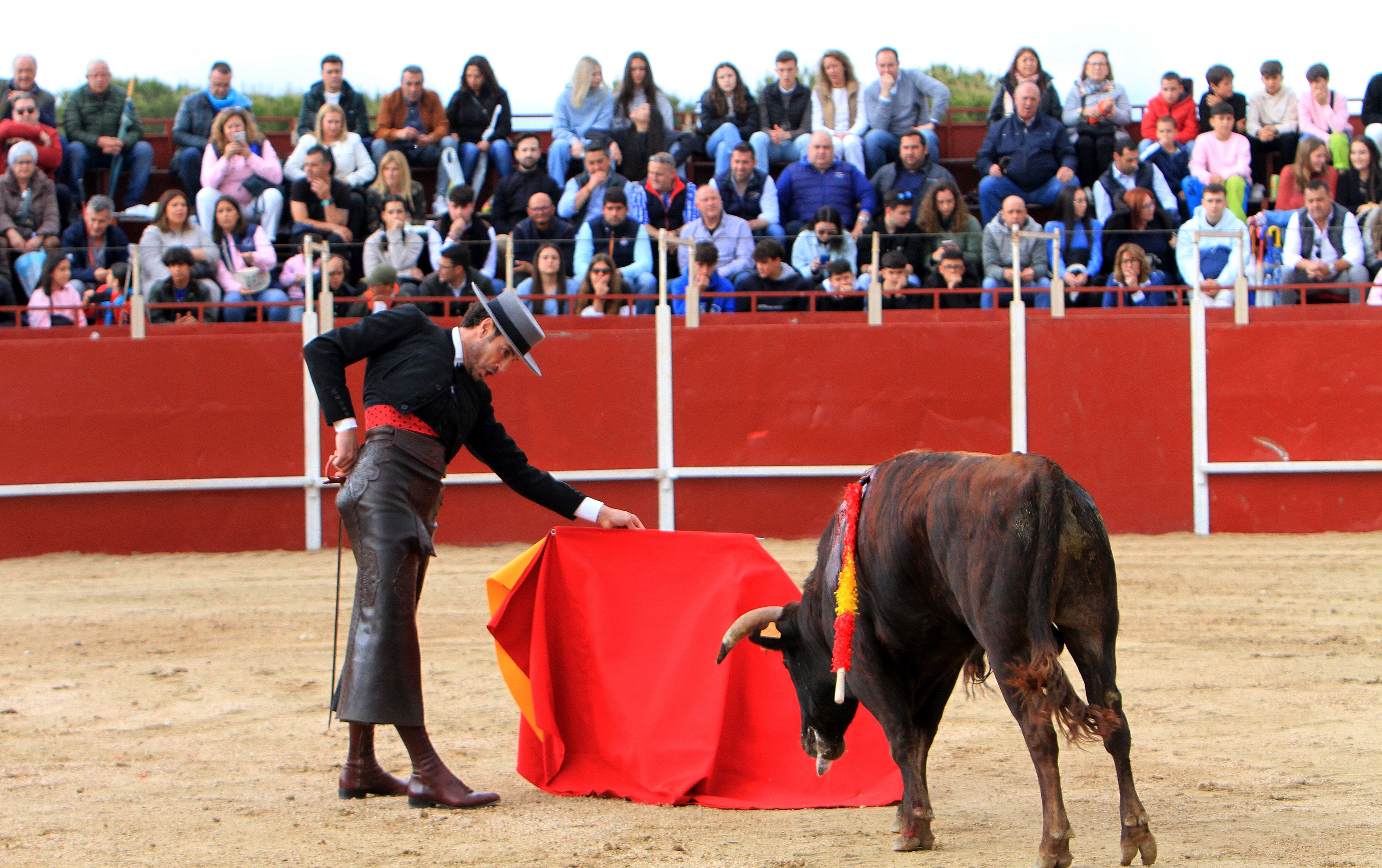 El festejo taurino de La Lastrilla con Ortega Cano, en imágenes