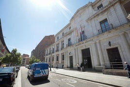 Exterior de la Audiencia Provincial de Valladolid, en la calle Angustias.