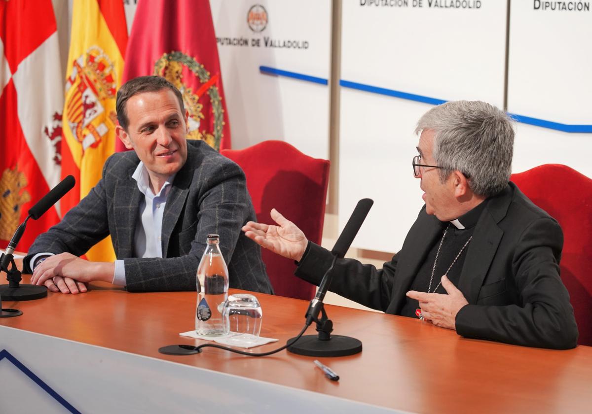 El presidente de la Diputación, Conrado Íscar, y el arzobispo de Valladolid, Luis Argüello, este lunes.