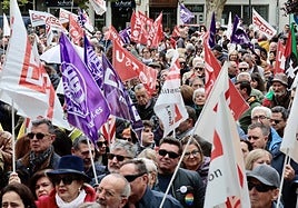 Manifestantes el Primero de Mayo de este año en la plaza de la Universidad de Valladolid.