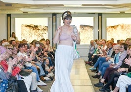 Sonia Fernández, durante el desfile de lencería y ropa de baño organizada por la AECC.