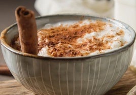 Copos de avena imitando arroz con leche