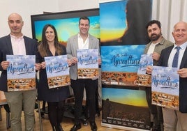 El gerente de Adri, Erica González, el alcalde de Herrera de Valdecañas, David Castro y el diputado Urbano Alonso presentan la cinta.