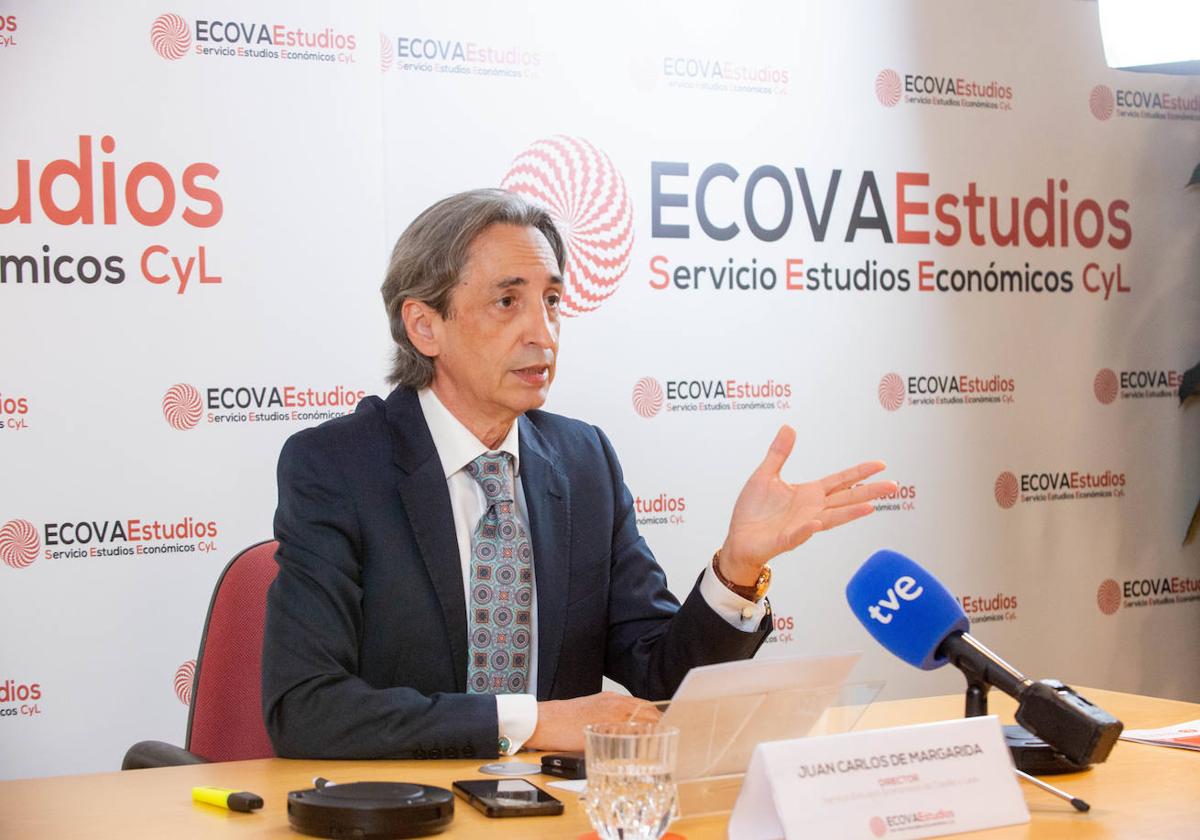 Juan Carlos de Margarida, director del Servicio de Estudios Económicos de Castilla y León, durante la presentación de los datos del Observatorio Agroalimentario 2023.