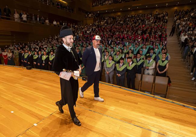 El rector de la UEMC, David García López, y el escritor Pérez Gellida.