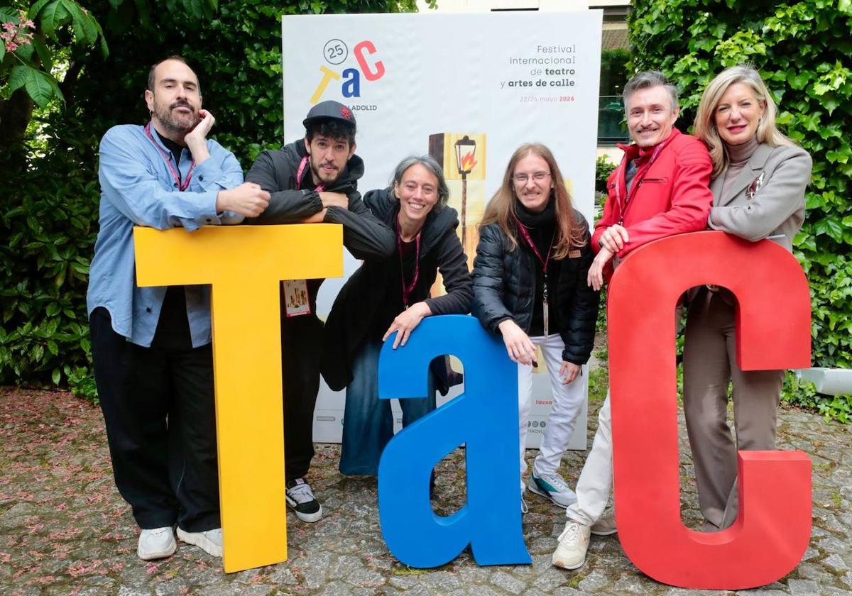 Desde la izquierda, Alberto Velasco, David Díez Méndez, Claire Ducreux, Diego Yáñez, Justiniano García e Irene Carvajal.