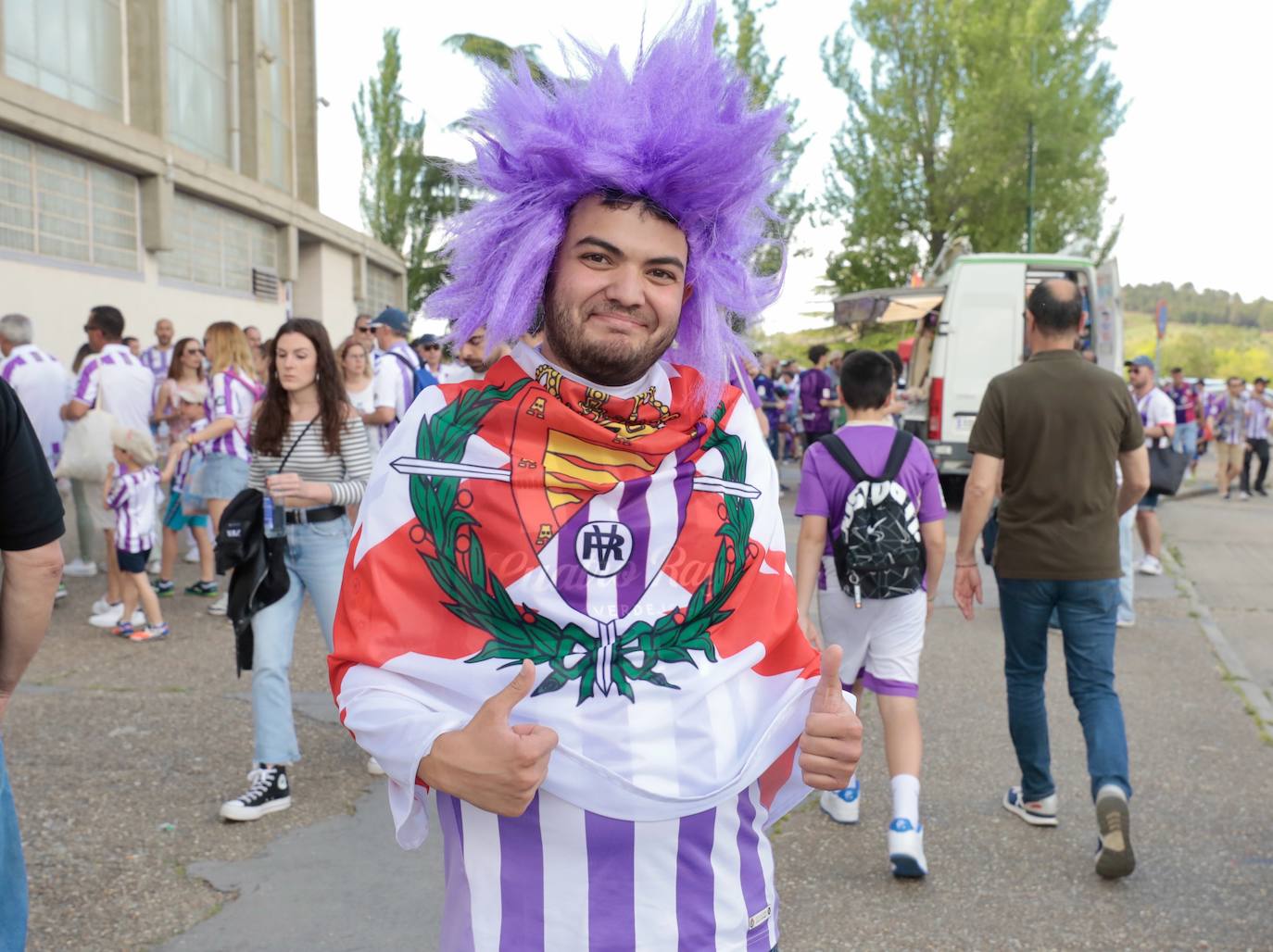 César Crespo, con una peluca perfecta para la ocasión.