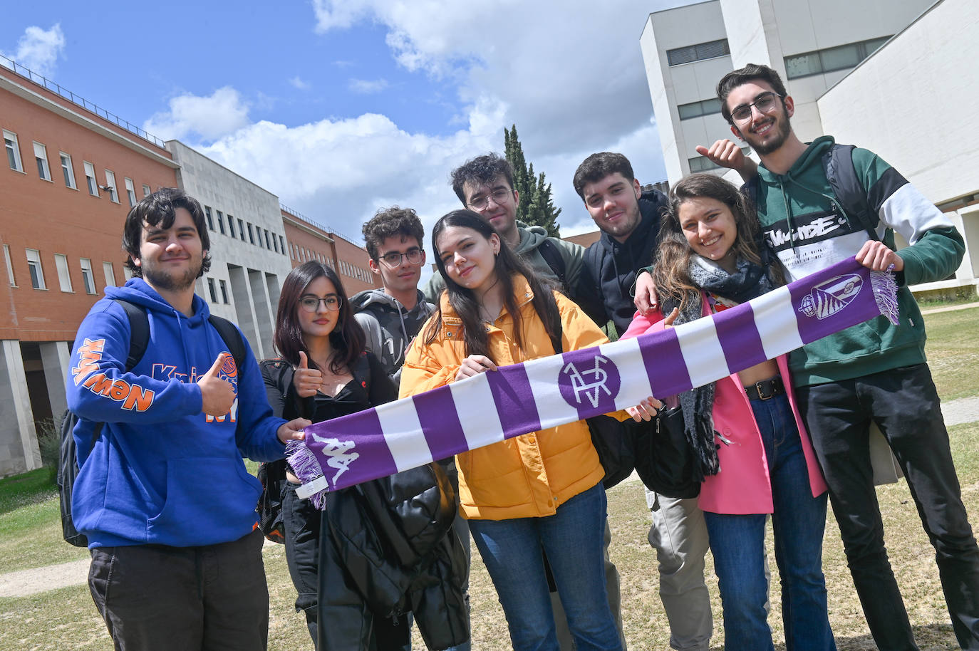 Estudiantes de Químicas en el campus Miguel Delibes.