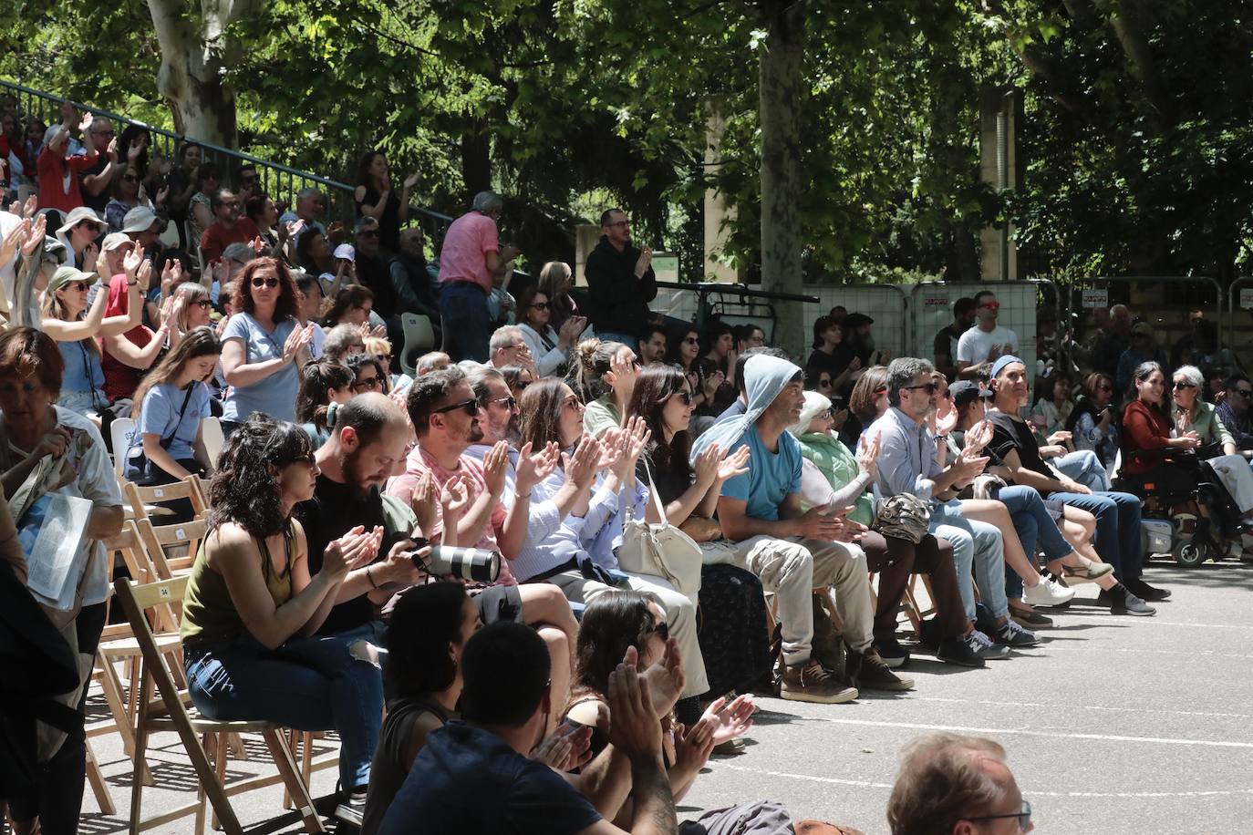 Ambiente de la Compañía Alberto Velasco con su actuación Mover Montañas.