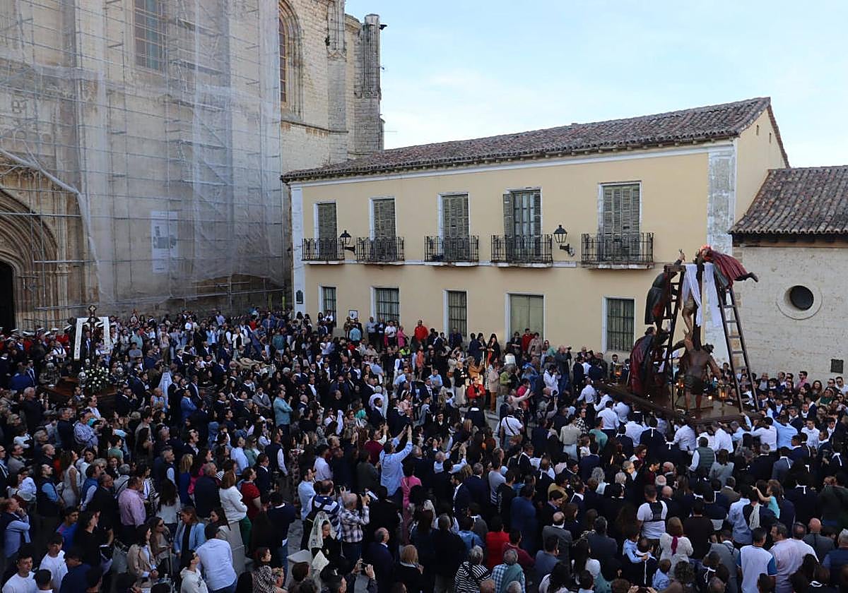 Un momento de la multitudinaria procesión.