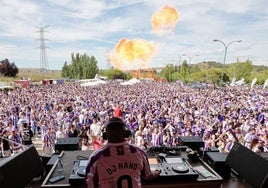 El ambiente en la 'fanzone' blanquivioleta previo al partido, en imágenes