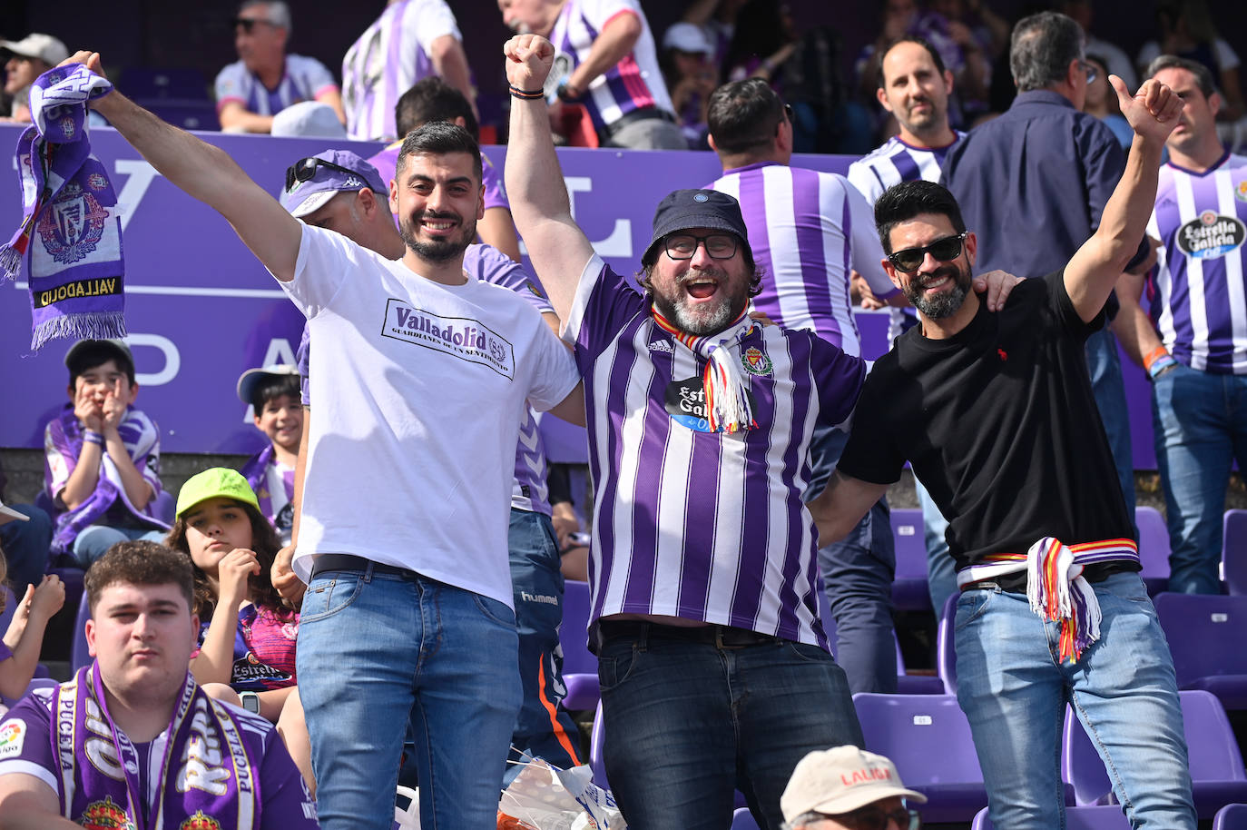 Búscate en la grada del Real Valladolid-Villarreal B (3/4)