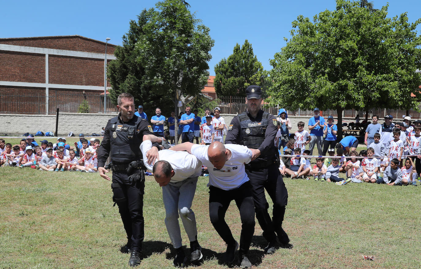 La Roca despide el curso con una exhibción de la Policía