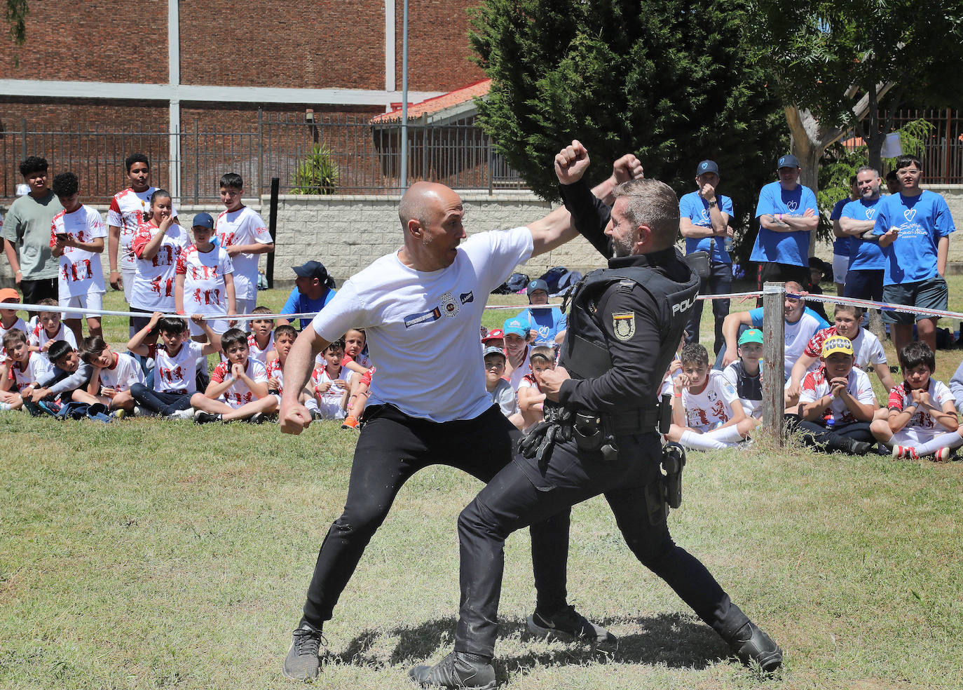 La Roca despide el curso con una exhibción de la Policía