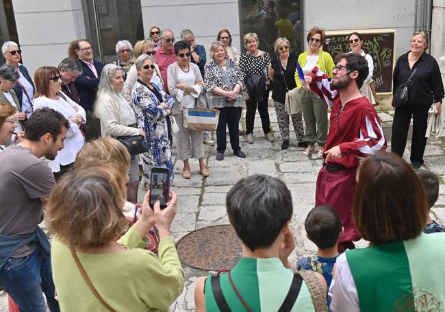 Numerosos participantes disfrutaron de esta gran ruta histórica, literaria y musical