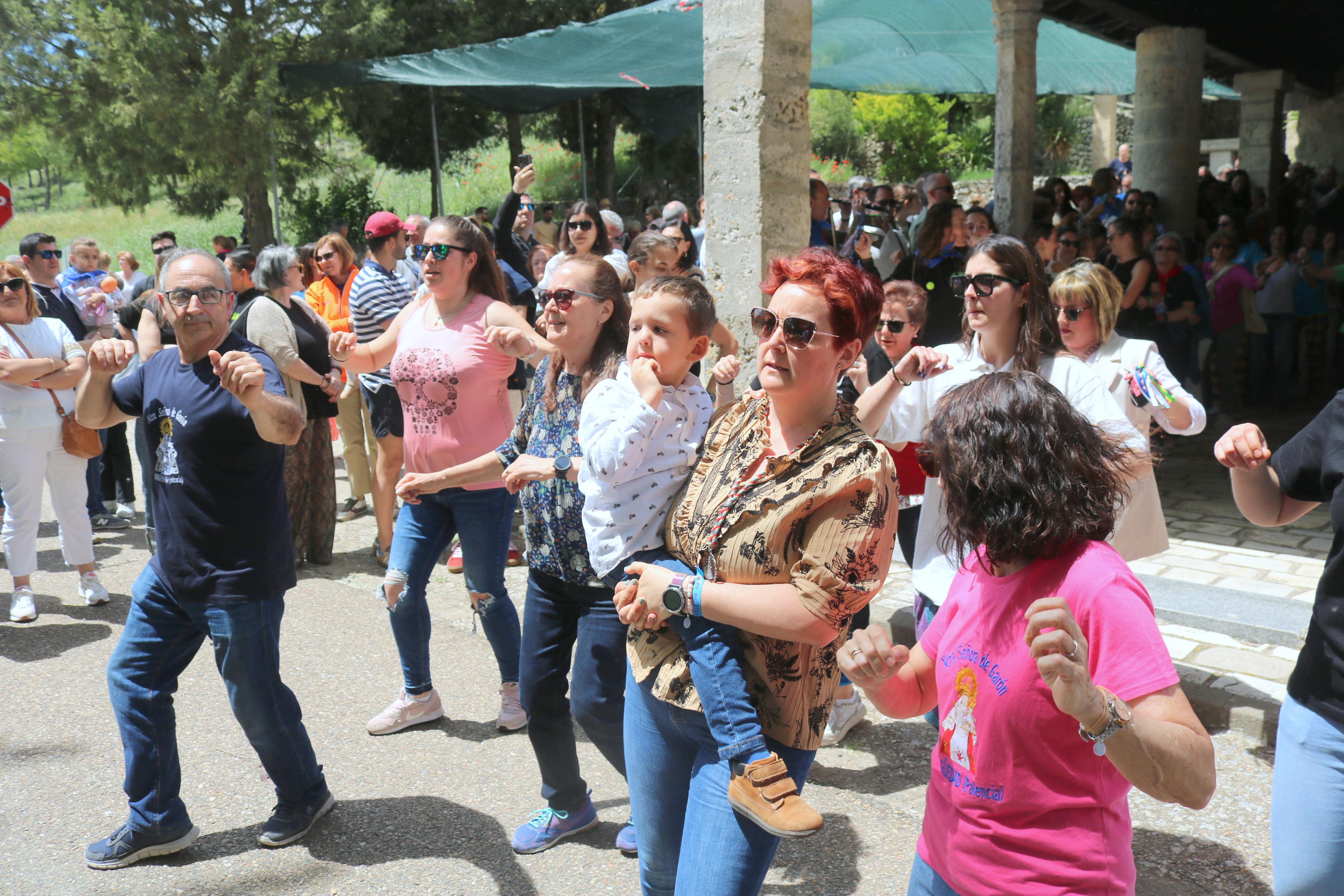 Antigüedad danza en honor a la Virgen de Garón