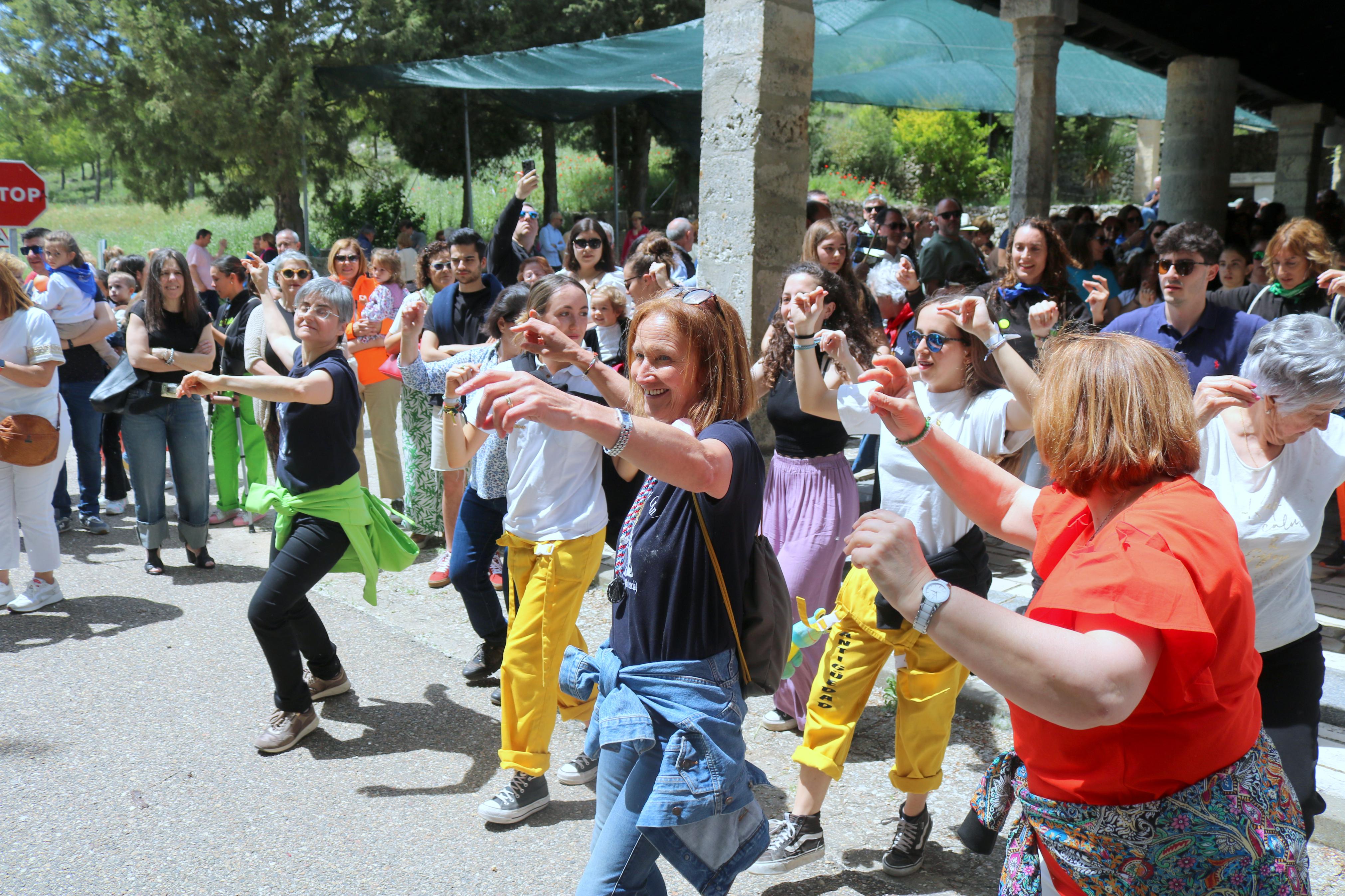 Antigüedad danza en honor a la Virgen de Garón