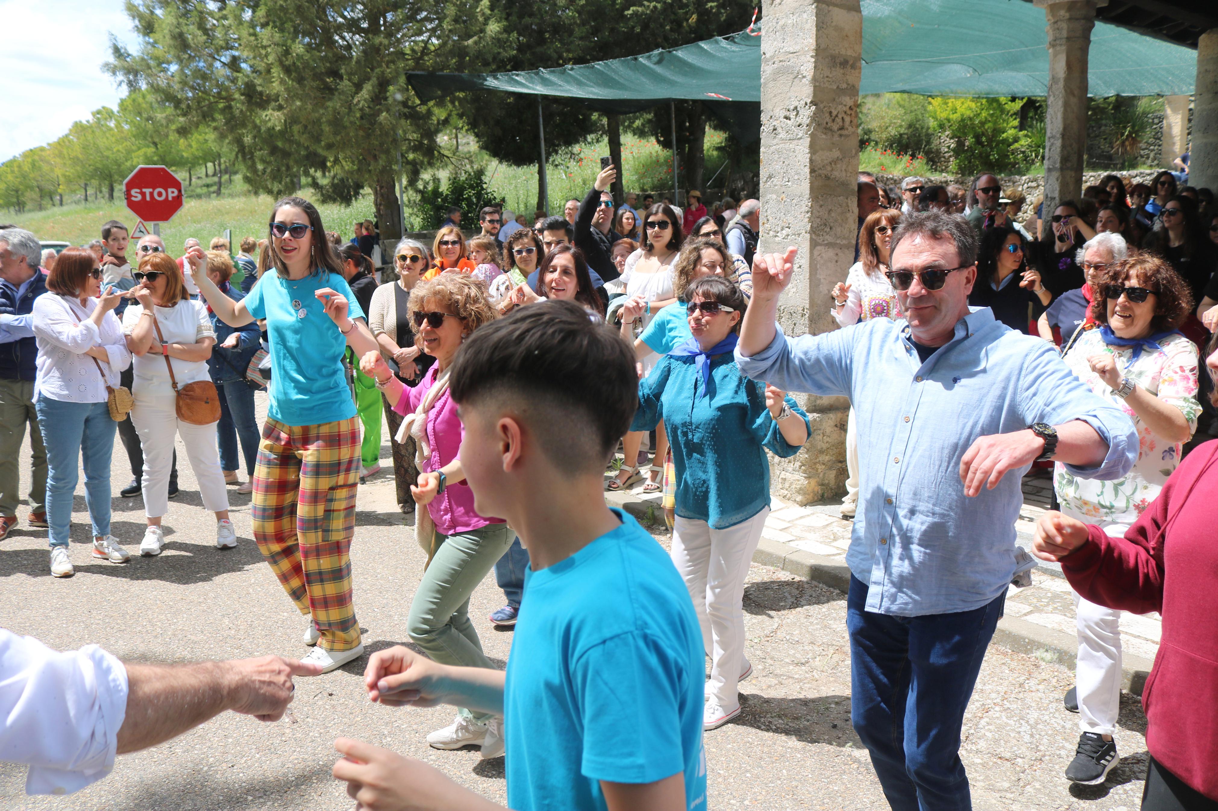 Antigüedad danza en honor a la Virgen de Garón