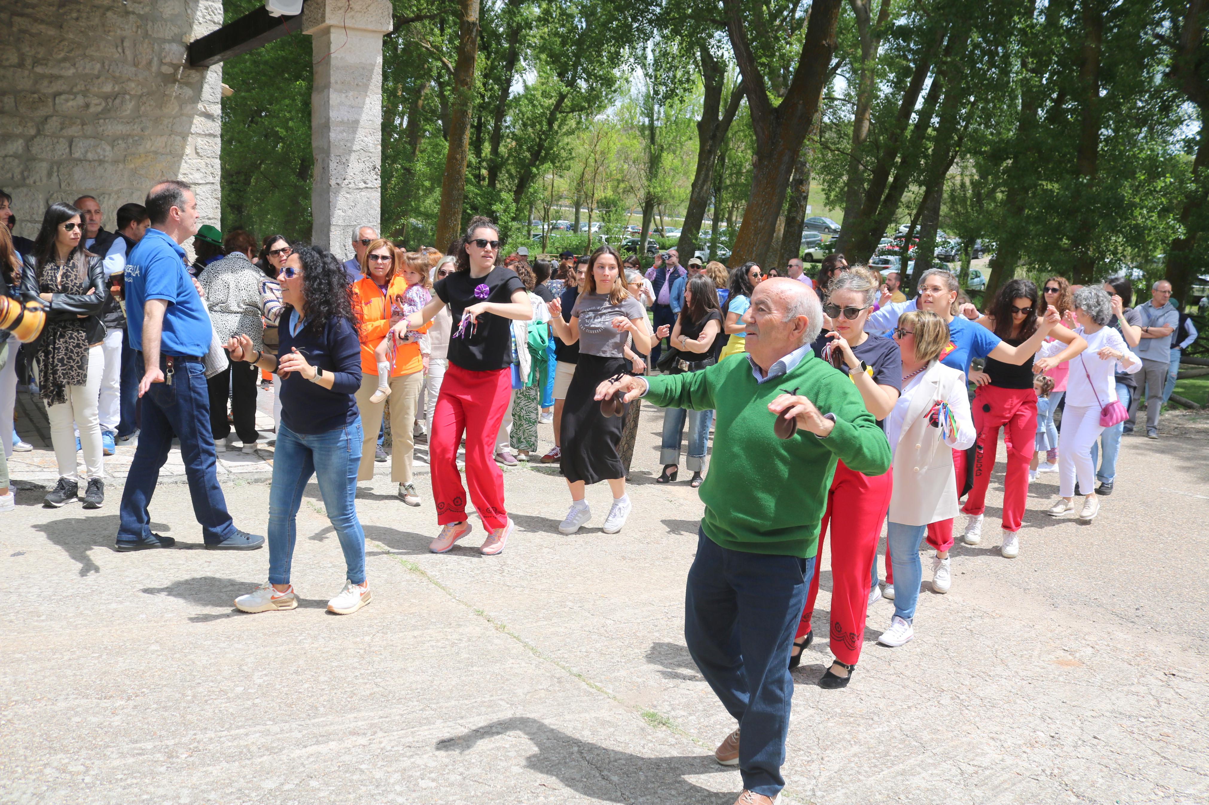 Antigüedad danza en honor a la Virgen de Garón