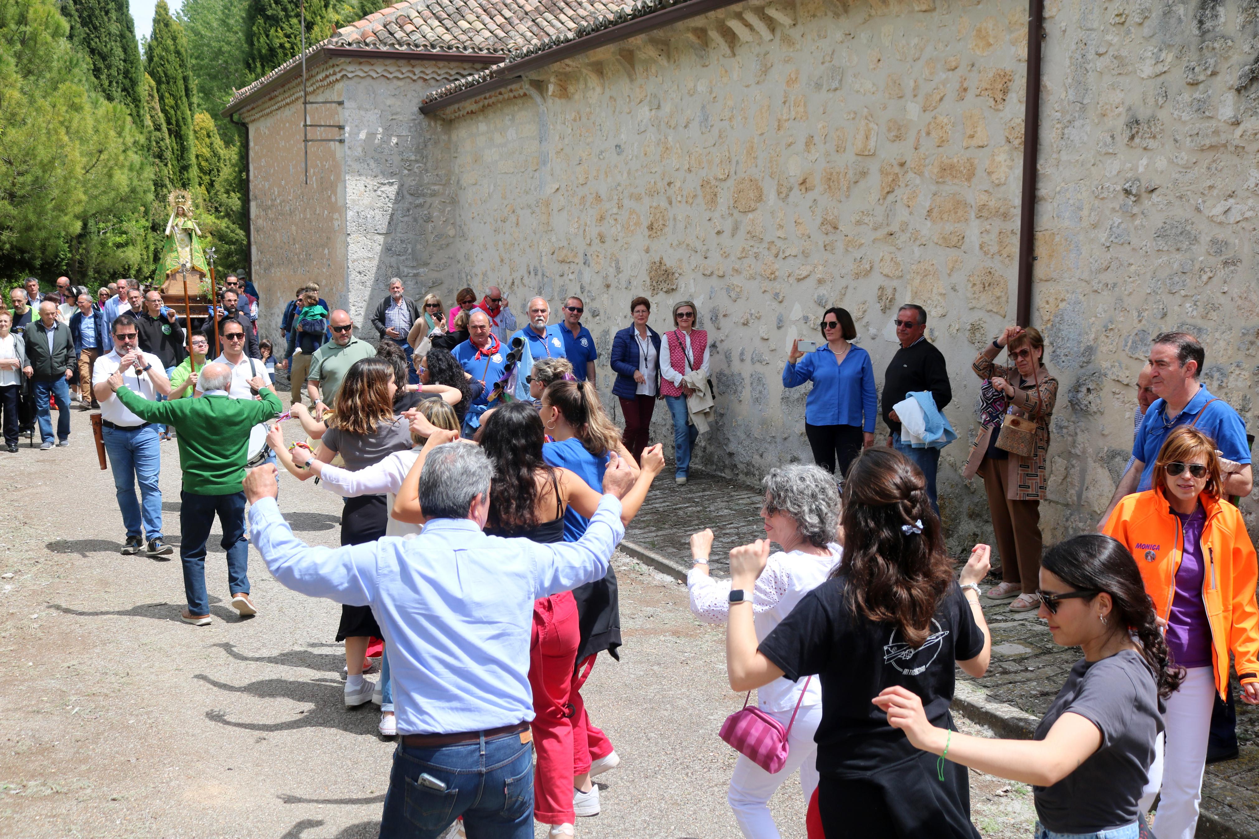 Antigüedad danza en honor a la Virgen de Garón