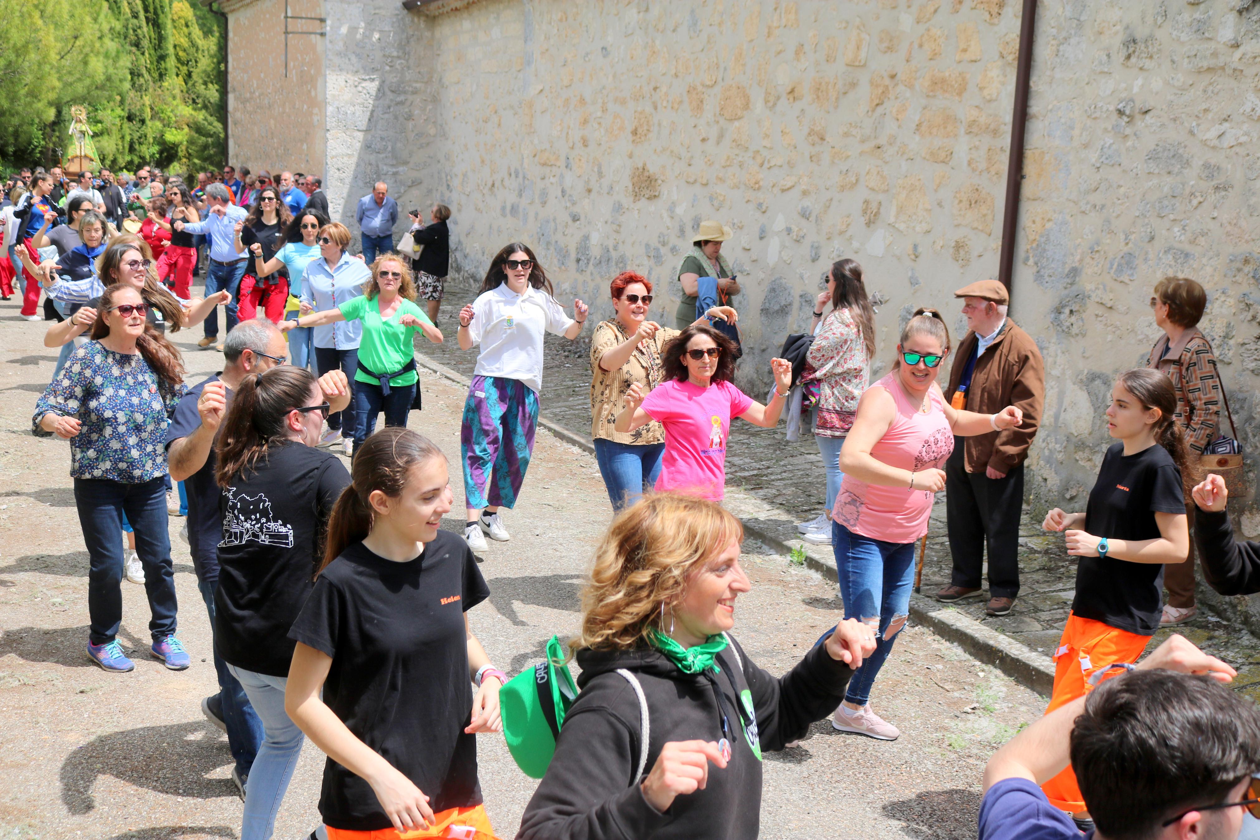 Antigüedad danza en honor a la Virgen de Garón