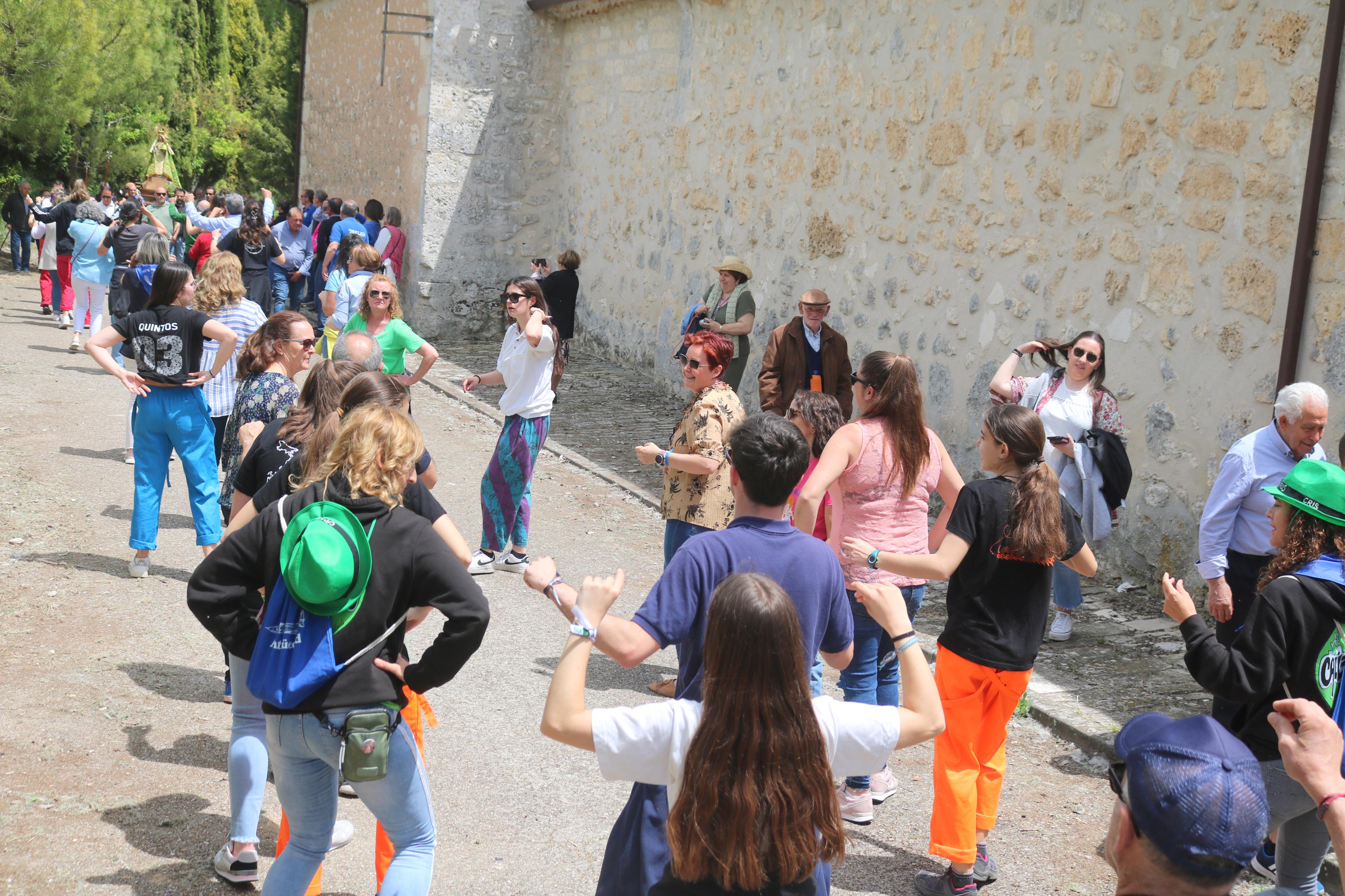 Antigüedad danza en honor a la Virgen de Garón