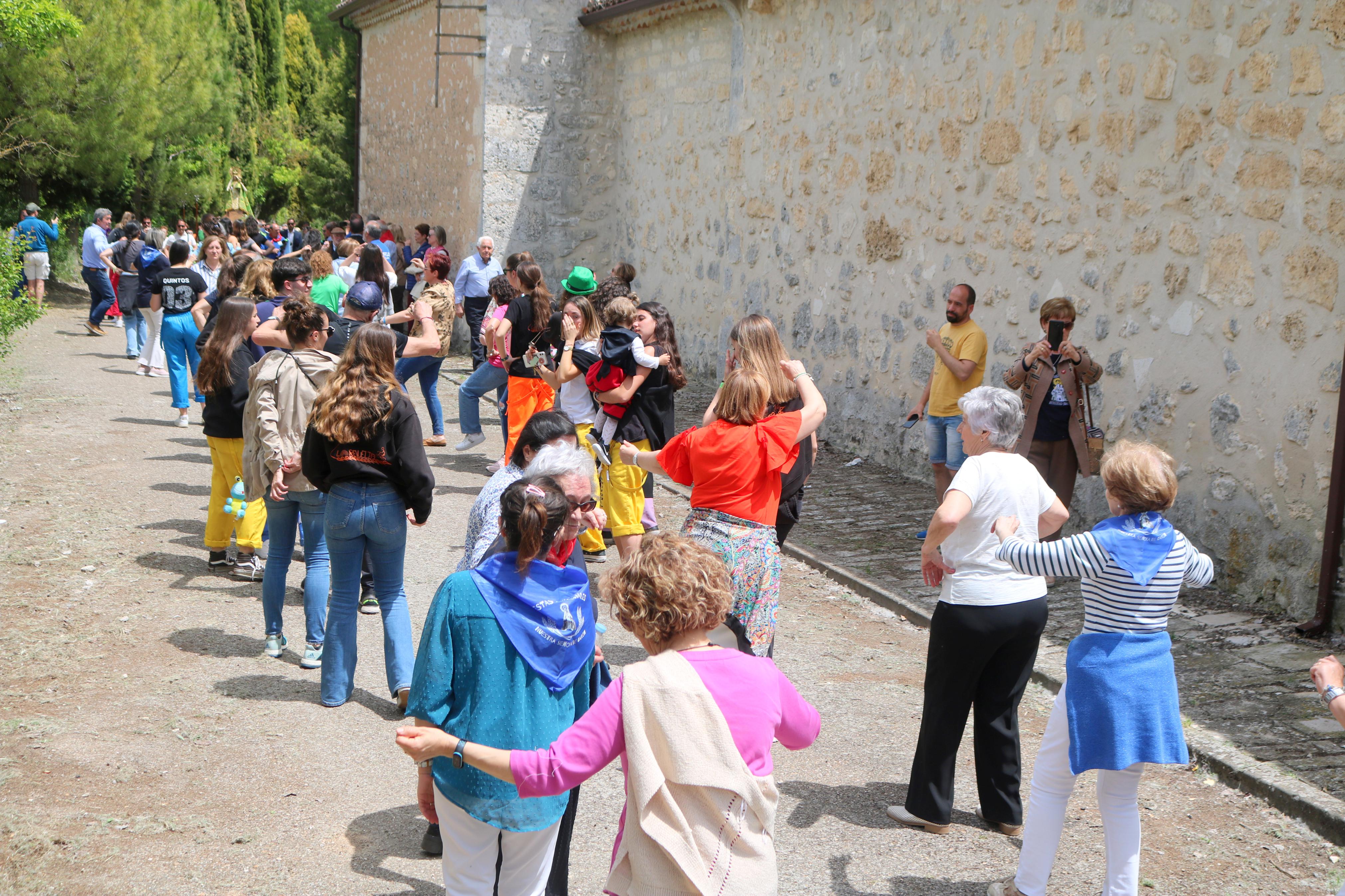 Antigüedad danza en honor a la Virgen de Garón