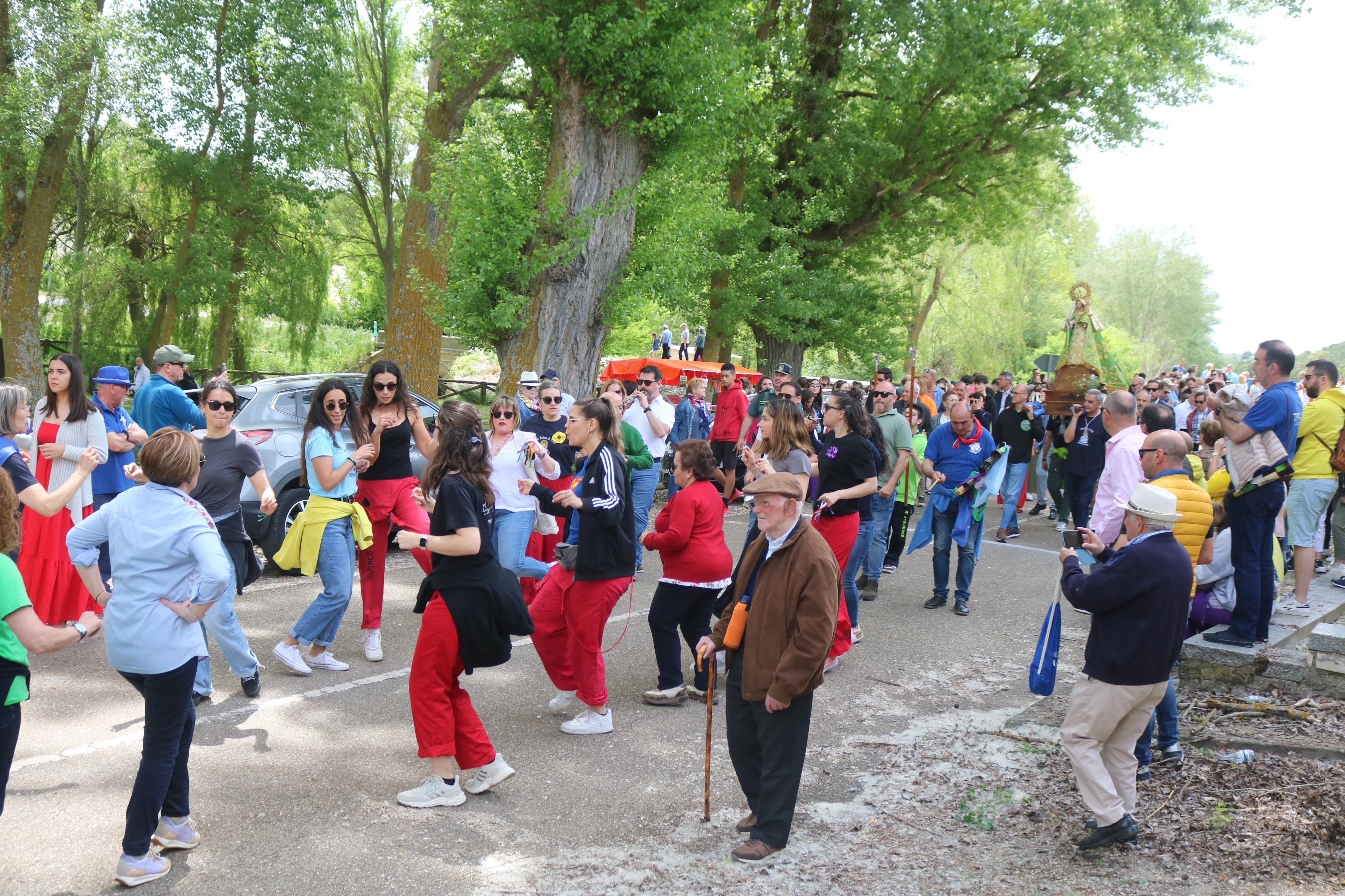 Antigüedad danza en honor a la Virgen de Garón