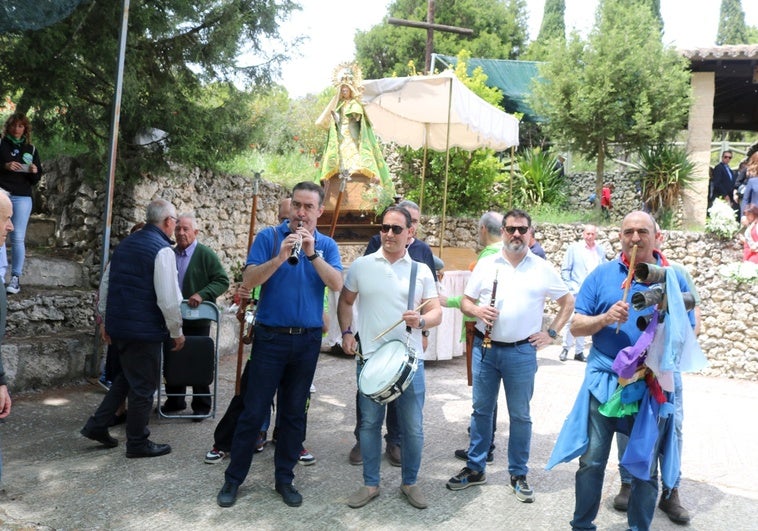 Antigüedad se rinde a la Virgen de Garón