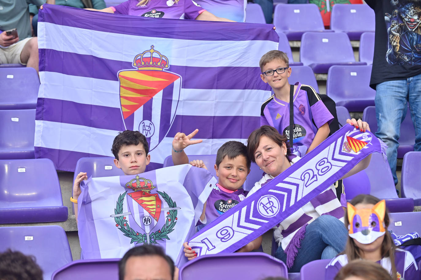 Búscate en la grada del Real Valladolid-Villarreal B (1/4)