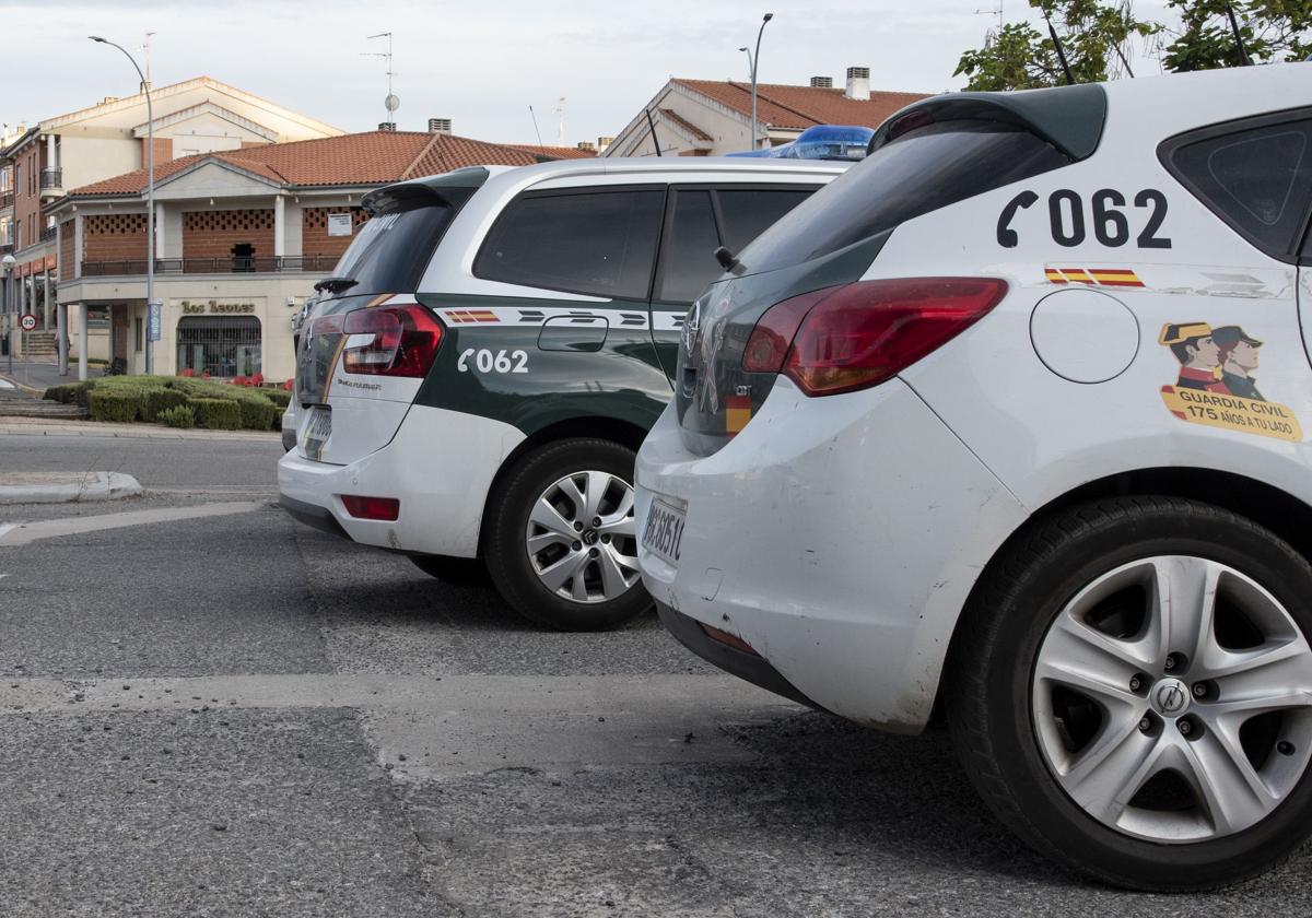 Patrullas de la Guardia Civil durante la búsqueda de un menor en La Lastrilla.