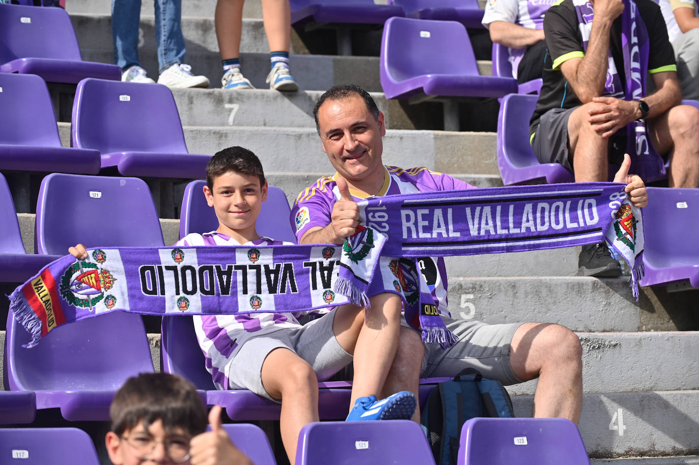 Búscate en la grada del Real Valladolid-Villarreal B (4/4)