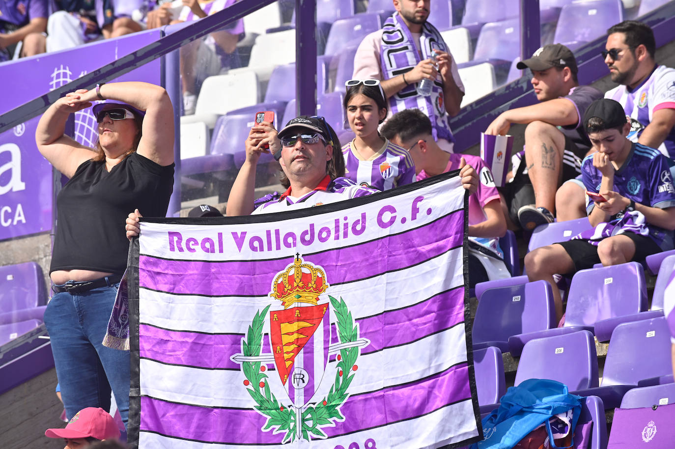 Búscate en la grada del Real Valladolid-Villarreal B (4/4)