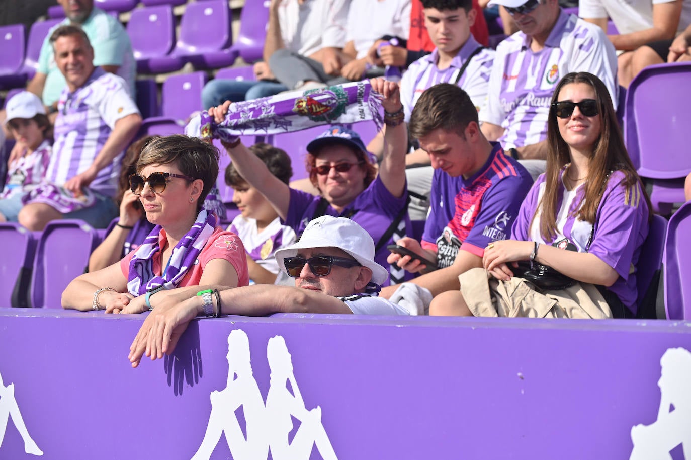 Búscate en la grada del Real Valladolid-Villarreal B (4/4)