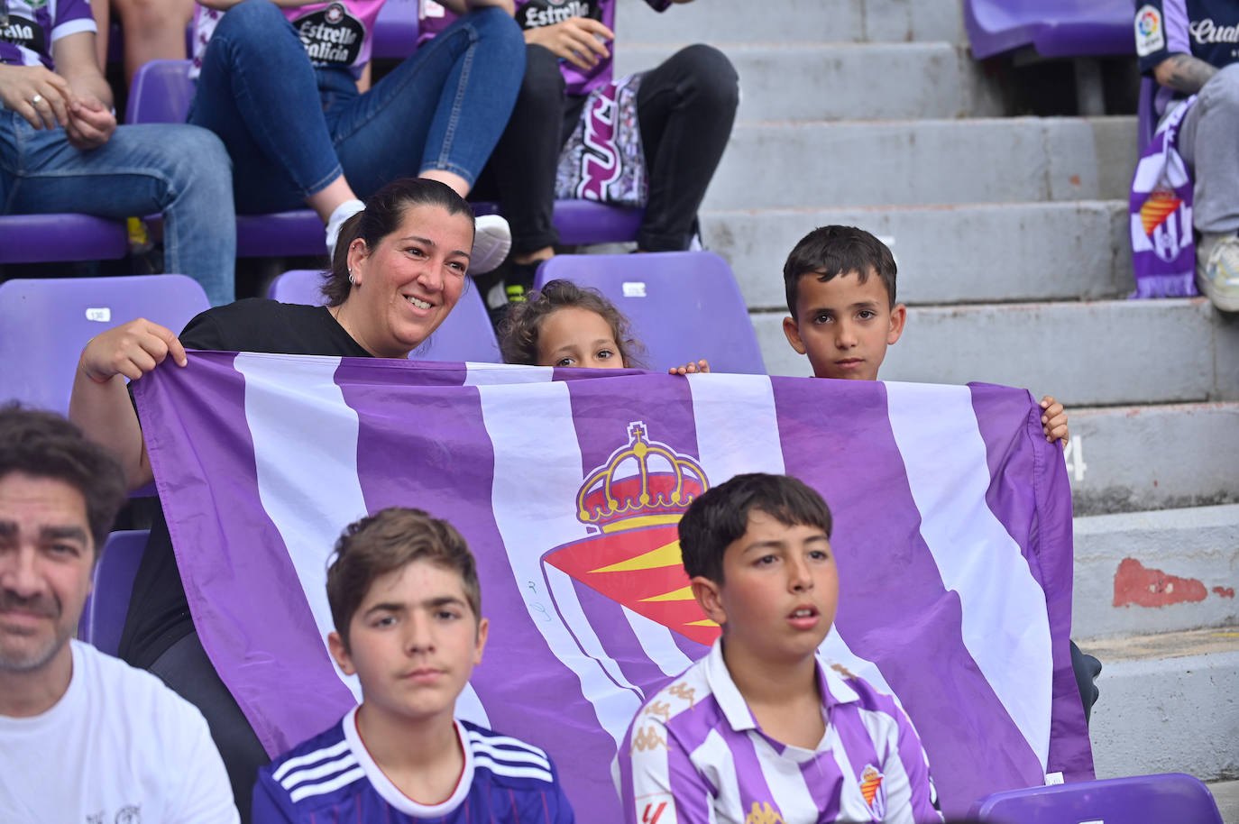 Búscate en la grada del Real Valladolid-Villarreal B (2/4)